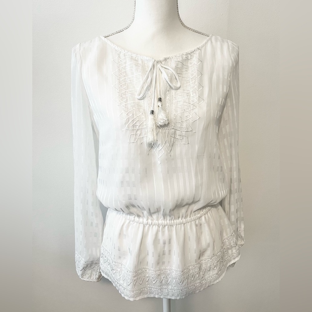 White House Black Market Boho Embroidered Top Blouse Keyhole Neck in White. Sz 0